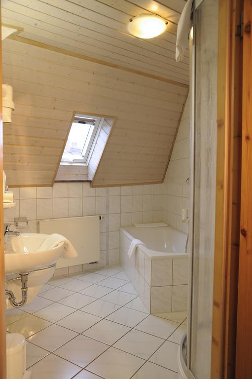 Hotel Goldener Karpfen Aschaffenburg Bagian luar foto