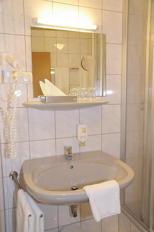 Hotel Goldener Karpfen Aschaffenburg Bagian luar foto